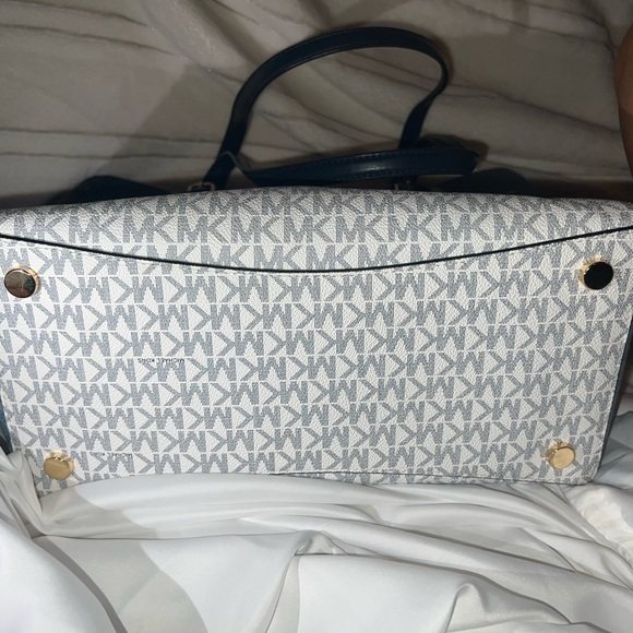 Michael Kors Tote Bag and Wristlet wallet - Picture 13 of 13